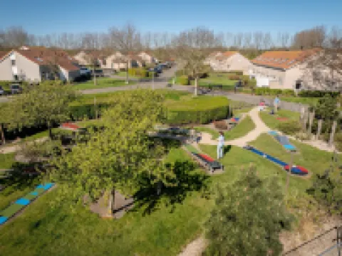 Restyled Bungalow with Dishwasher, Near the Beach