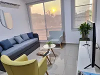 Luminoso, moderno, parqueo, piscina