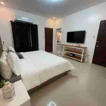 5BR House with Centralized AC, Backyard & Office Rooms