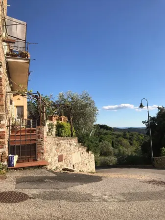 Stay on the walls of Murlo Castle, apartment with breathtaking views