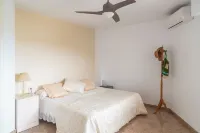 Apartment on the beachfront with parking, pool and gym