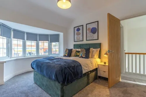 Home for Contractor/Families close to Birmingham City Centre & Attractions & M5 Hotels in Oldbury