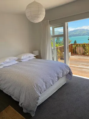 The BEST view at special winter rates Hotel in zona Akaroa Lighthouse