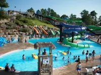 Welcome to “The Seabreeze Lakeside Getaway” in the heart of a true vacation town Hoteles en Irondequoit