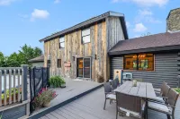 Stunning Farmhouse - Private Pool & Vintage Arcade - Close to Newport & Beaches