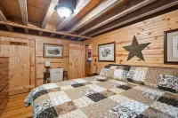 Charming Cabin That Has Beds for 8 Guests, Hot Tub, Electric Fireplace, Firepit