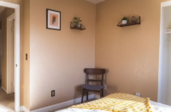 The Diamond in Quartz Hill/ Lancaster