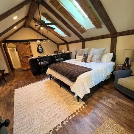Cozy 1-bedroom cottage on the lake + Dock in charming Crosslake
