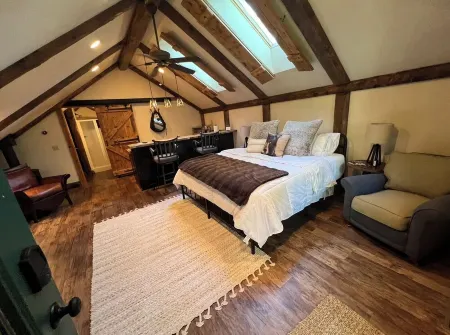 Cozy 1-bedroom cottage on the lake + Dock in charming Crosslake