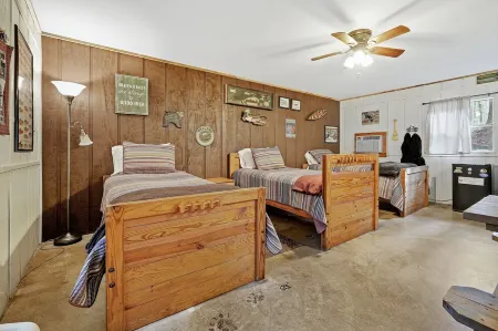 Cozy KOI COVE with AC and WiFi at magical Mulberry Gap!