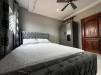 Modern 2-Bedroom Apartment Near Beach - Rose Villa Accra Suite T2 Hotels in Gbawe