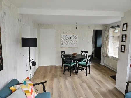 Cozy bungalow with large, fenced garden in natural surroundings Отели в г. А-эн-Хюнзе