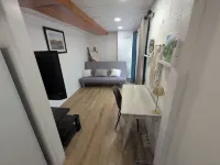 Charming  1-bedroom apartment in peaceful Dayton with WiFi, AC. Hotels in Dayton