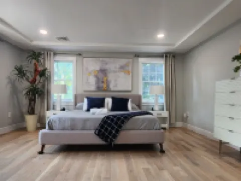 Luxury New House in Arlington with Free Parking 阿靈頓酒店