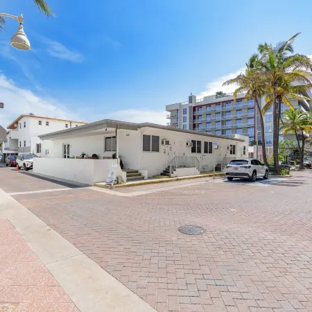 The Pearl Beachside Apartments on Hollywood Beach