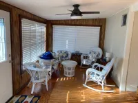 Renovated Historic POC Bayhouse!