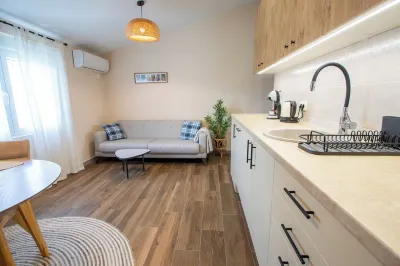 Bright & Cozy Apartment in quiet area near Airport - Rezidencija Joksimovic  호텔