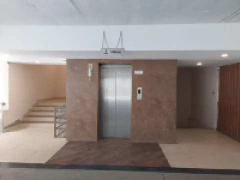 HOP stays Shimla - Luxury 2BHK {Free Parking + Lift + Caretaker + Terrace + Pet}