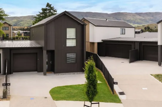 Warm and stylish new home close to river, lake, restaurants and golf course.