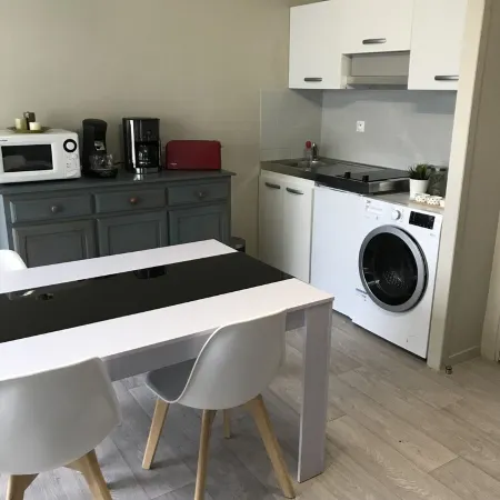 Studio Agréable Près de Toutes Commodité