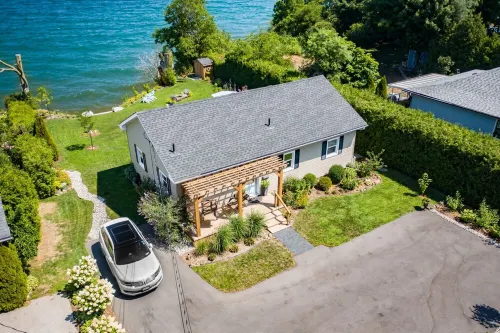 Gorgeous executive home nestled in the shores of Lake Ontario Hotels in Grimsby