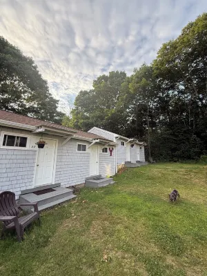 Cozy Renovated Cabin in Central Boothbay– Peaceful, Private, Close to Everything Hotels in Boothbay