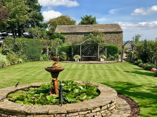Charming Modernized 16Th Century Farm House with stunning garden & views