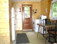 Lakeside Cottage with Boat BBQ Firepit Swimming Pet Friendly for 6 Family Escape