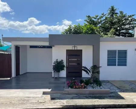 Casa Nativa Luxury Home with 2 Jacuzzis Hoteles en Mayagüez