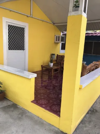 Charming 3-bedroom bungalow with WiFi and AC in pleasant Castillejos