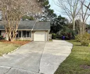 Charming 3-bedroom house in South Mount Pleasant minutes away from the beach!