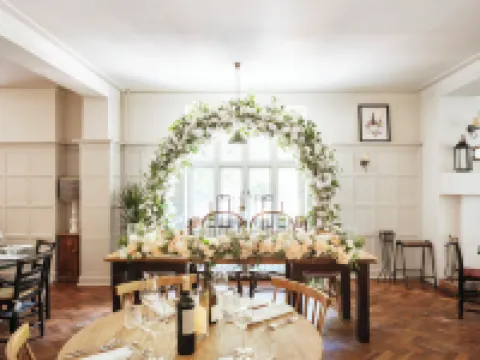 Bel and the Dragon-Churt Hotels in Farnham