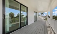 New Beach House! Hot Tub and Heated Pool!