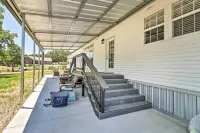 Lakeview Edgemont Escape w/ Fire Pit + Grill! - 2-Star
