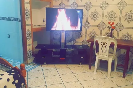 Nice studio in the top floor+ terrasse, low budget