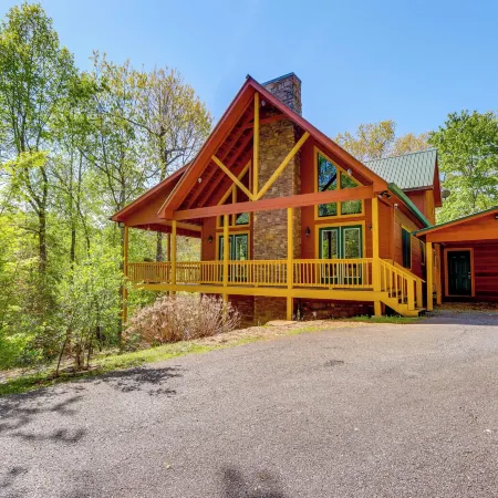 Lavish Hiawassee Cabin - Great for Families!