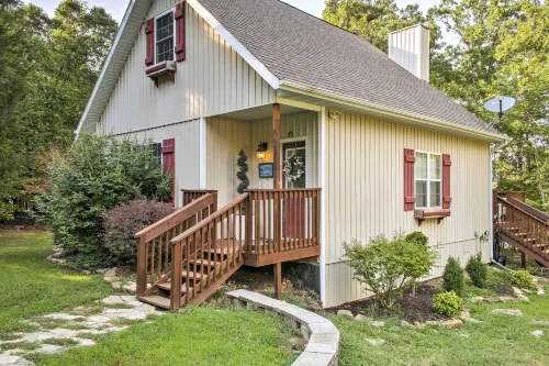 Hot Tub & Wooded Views: Lakefront Blue Eye Cottage - parking