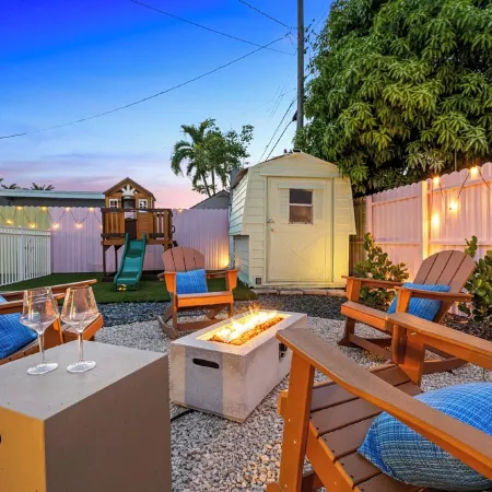 CowboyPool, MiniGolf, Arcade, Firepit, PingPong! Hallandale Beach Gem Отели в г. Халландейл Бич