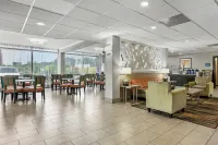 Quality Inn & Suites - موقف سيارات