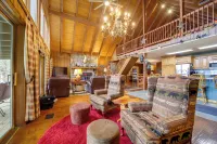 Robbinsville Vacation Rental w/ Covered Balcony - Wifi