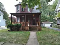 Cozy 2 bedroom in Highland Square, pets welcome! Hotels in Akron