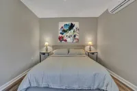 Beautiful Renovated Lake Cottage in SW County and only minutes from Downtown! Hotels near Roanoke College Garden