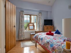 Cottage in Conwy with Hot Tub & Mountain Views