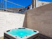 Villa Lemily - Five Bedroom with Swimming Pool - 3 estrellas
