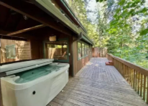 MT HOOD CABIN! Remodeled, 2500 sq ft, Sleeps 12!
