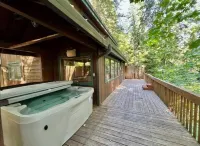 MT HOOD CABIN! Remodeled, 2500 sq ft, Sleeps 12! Hoteles en Rhododendron