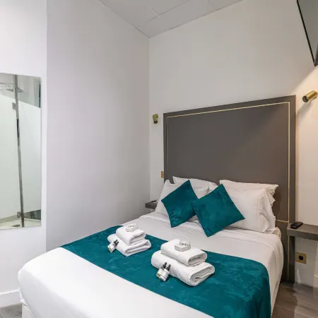 Hotel Avaton - Deluxe Bedroom - Cannes Palais