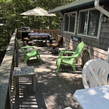 Charming Cabin 500 feet to beach