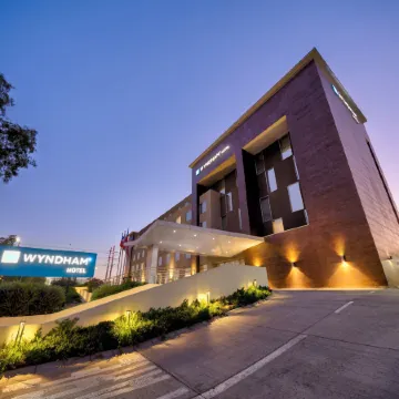 WYNDHAM SANTIAGO AIRPORT Отели рядом с достопримечательностью «Парк Аркадия»