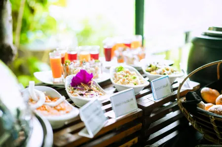 Lake Serenity Boutique Hotel Отели рядом с достопримечательностью «Sivali Central College Playground»